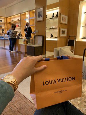 louis vuitton vernis bellevue pm|Louis Vuitton Seattle Bravern.